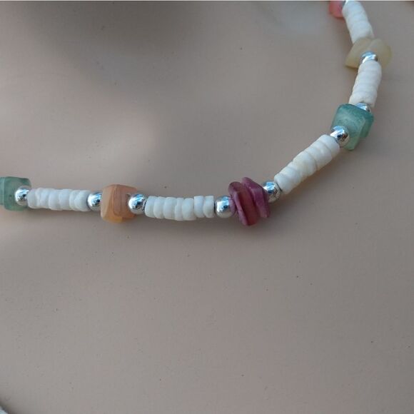 HANDMADE White and Multicolored Shell & Beaded Necklace Barrel Closure - Picture 2 of 13